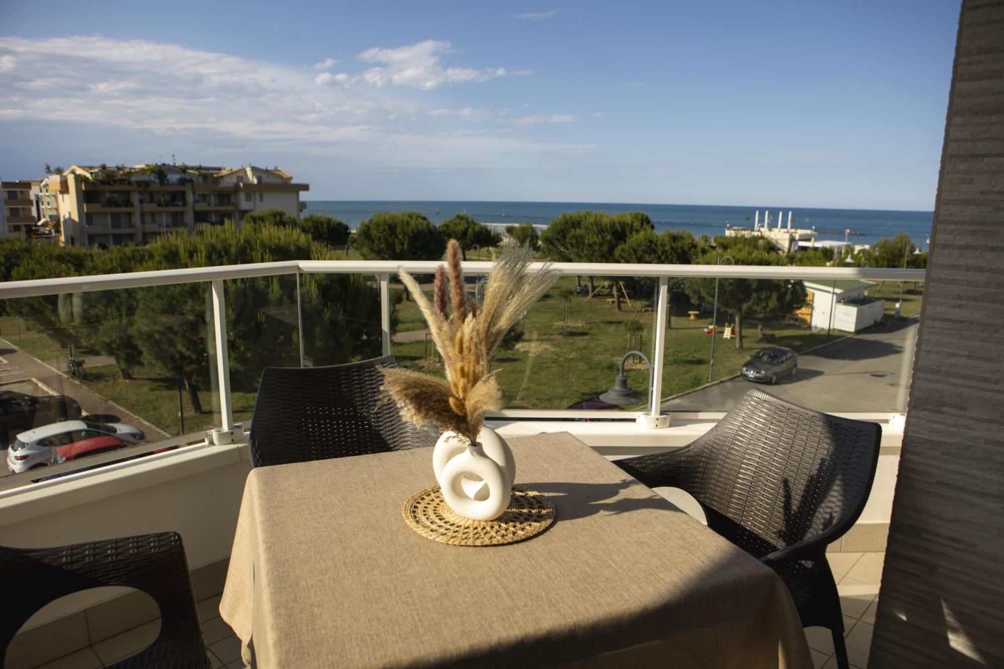 Aparthotel Residenze Roscioli Roseto Degli Abruzzi Zewnętrze zdjęcie